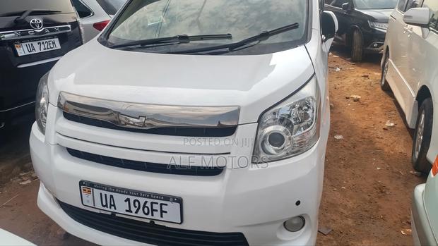 Toyota Noah 2011 White