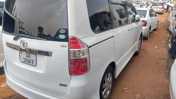 Toyota Noah 2011 White