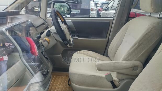 Toyota Noah 2011 White