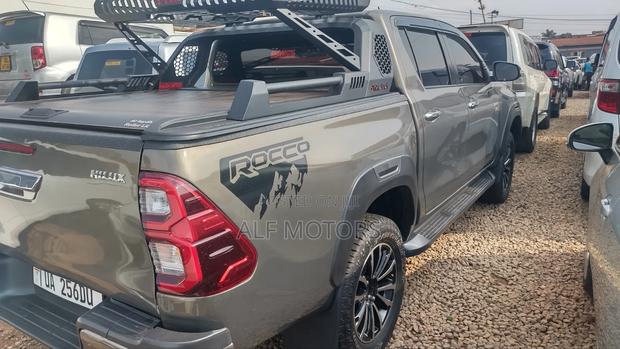 Toyota Hilux 2017 Green
