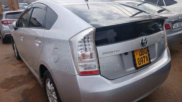 Toyota Prius 4dr Hatchback (1.8L 4cyl gas/electric hybrid CVT) 2016