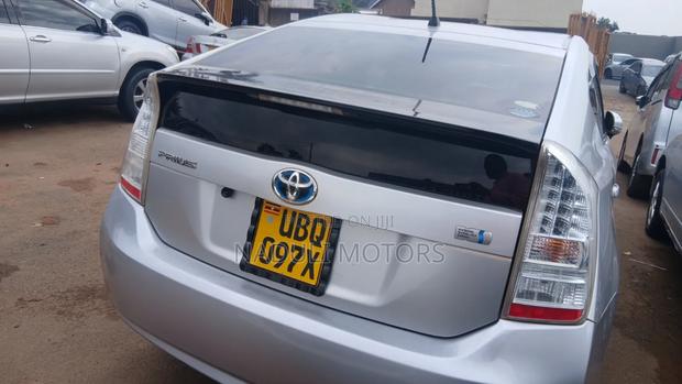 Toyota Prius 4dr Hatchback (1.8L 4cyl gas/electric hybrid CVT) 2016