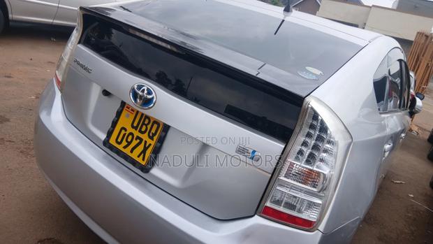 Toyota Prius 4dr Hatchback (1.8L 4cyl gas/electric hybrid CVT) 2016