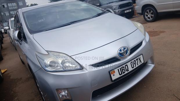 Toyota Prius 4dr Hatchback (1.8L 4cyl gas/electric hybrid CVT) 2016