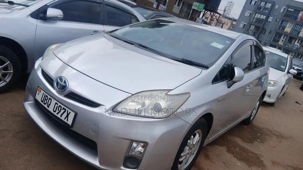 Toyota Prius 4dr Hatchback (1.8L 4cyl gas/electric hybrid CVT) 2016