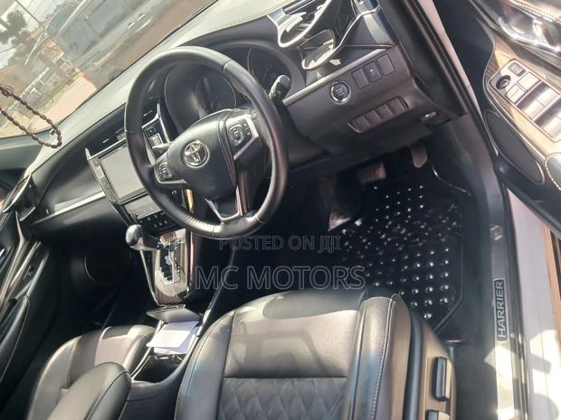 Toyota Harrier 2.0 2017 White