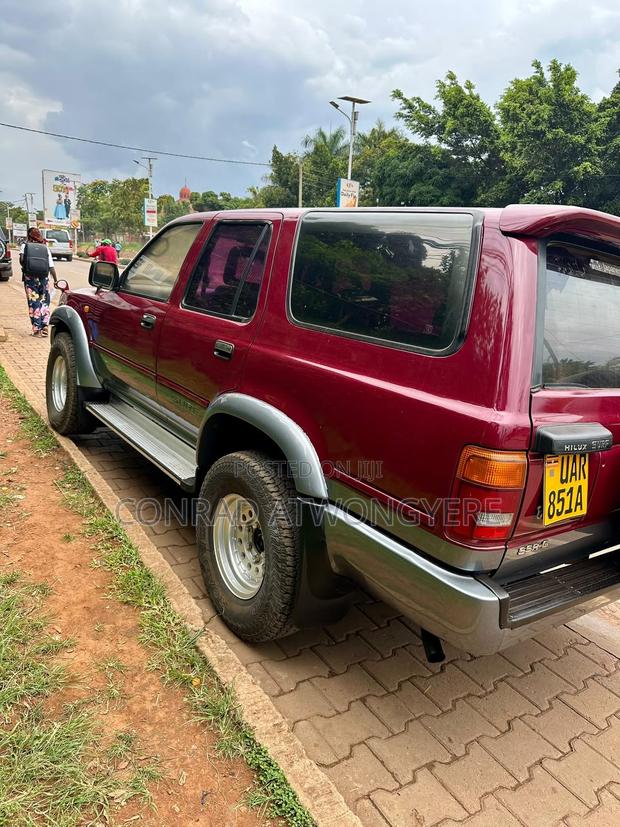 Toyota Hilux 1989 Burgundy