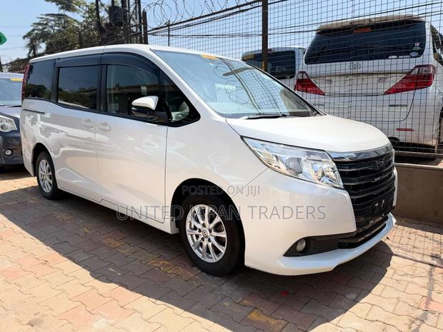 Toyota Noah 2017 White