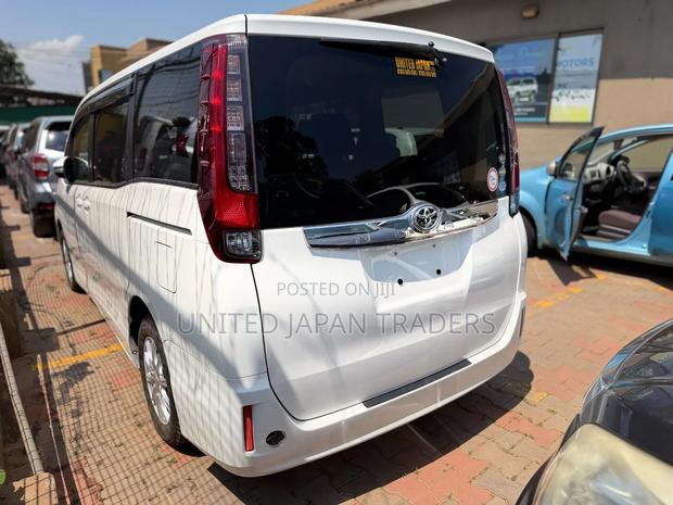 Toyota Noah 2017 White
