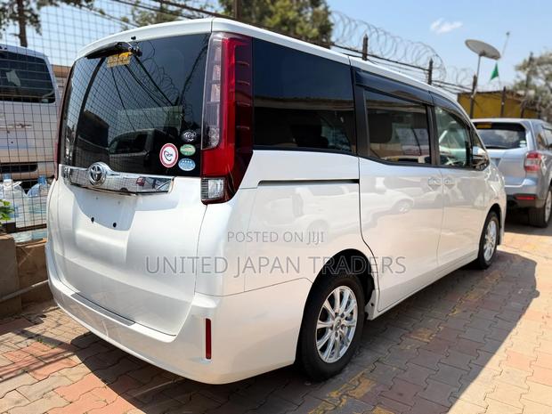 Toyota Noah 2017 White