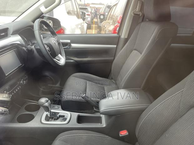 Toyota Hilux 2021 Green