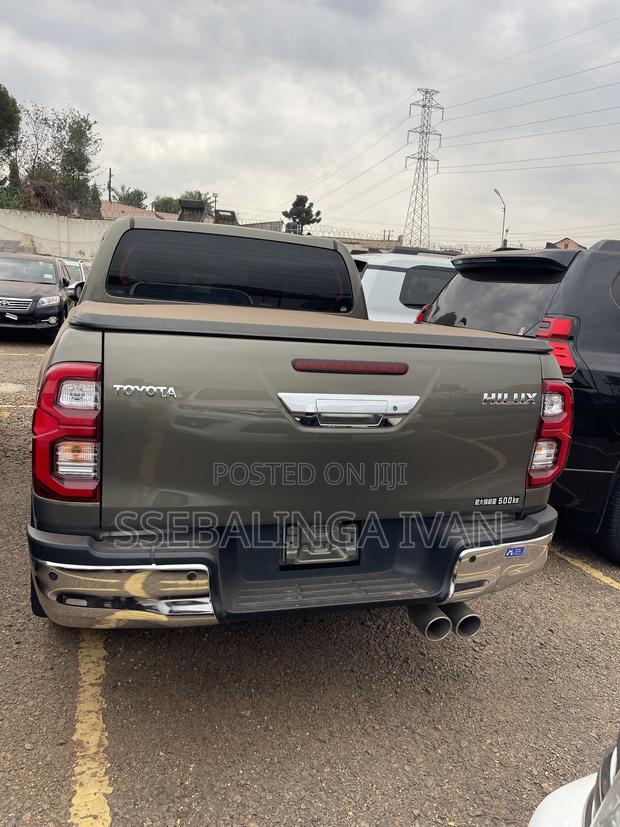 Toyota Hilux 2021 Green