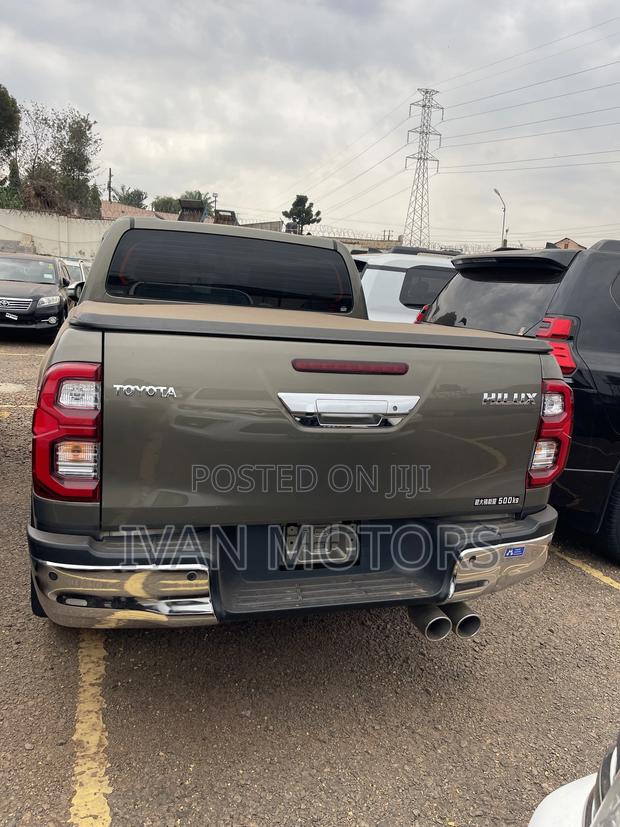 Toyota Hilux 2021 Green