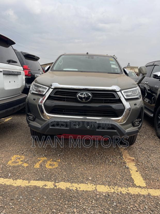 Toyota Hilux 2021 Green