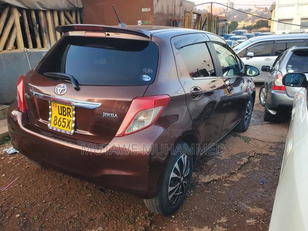 Toyota Vitz 2011 Maroon