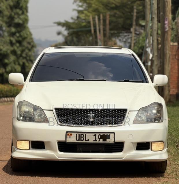 Toyota Crown 2009 White
