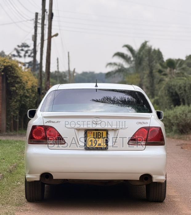 Toyota Crown 2009 White