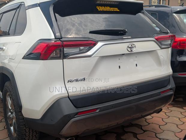 Toyota RAV4 2020 White