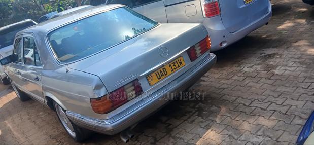 Mercedes-Benz 280E 1985 Gold