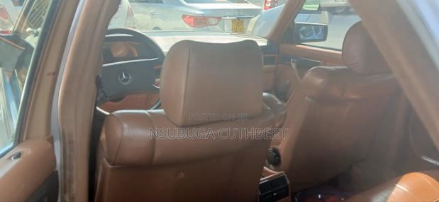 Mercedes-Benz 280E 1985 Gold