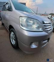 Toyota Noah 2005 Gray for sale