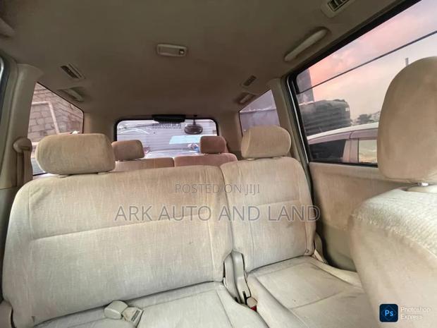 Toyota Noah 2005 Gray
