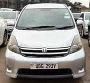 Toyota ISIS 1.8 L 2WD 2010 Silver for sale