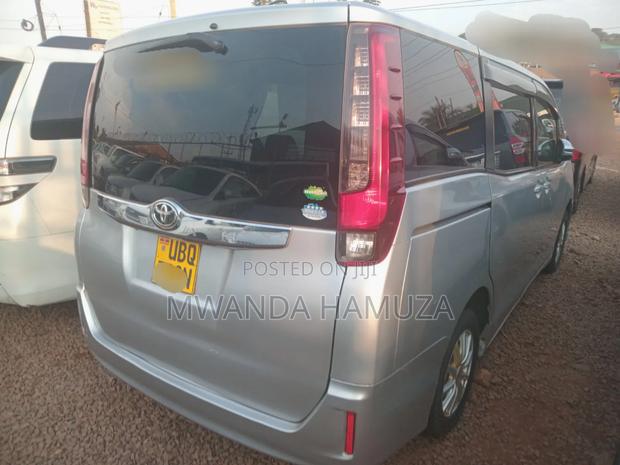 Toyota Noah 2014 Silver