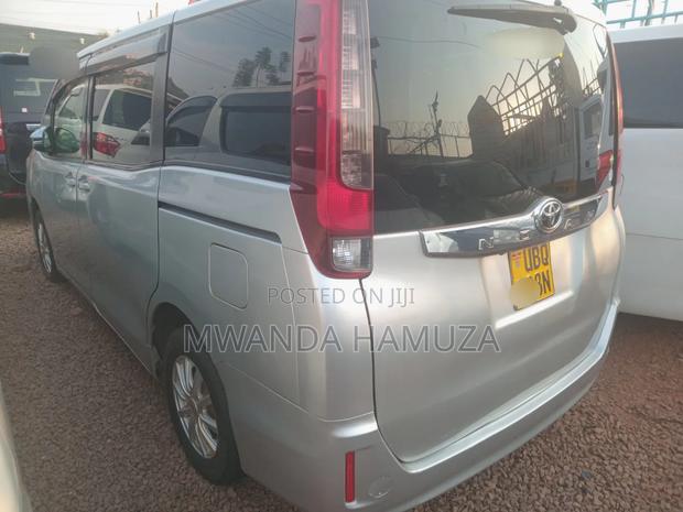 Toyota Noah 2014 Silver