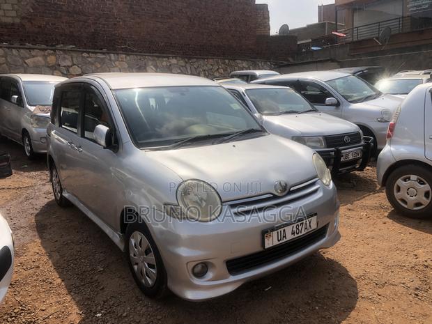 Toyota Sienta 2007 Silver