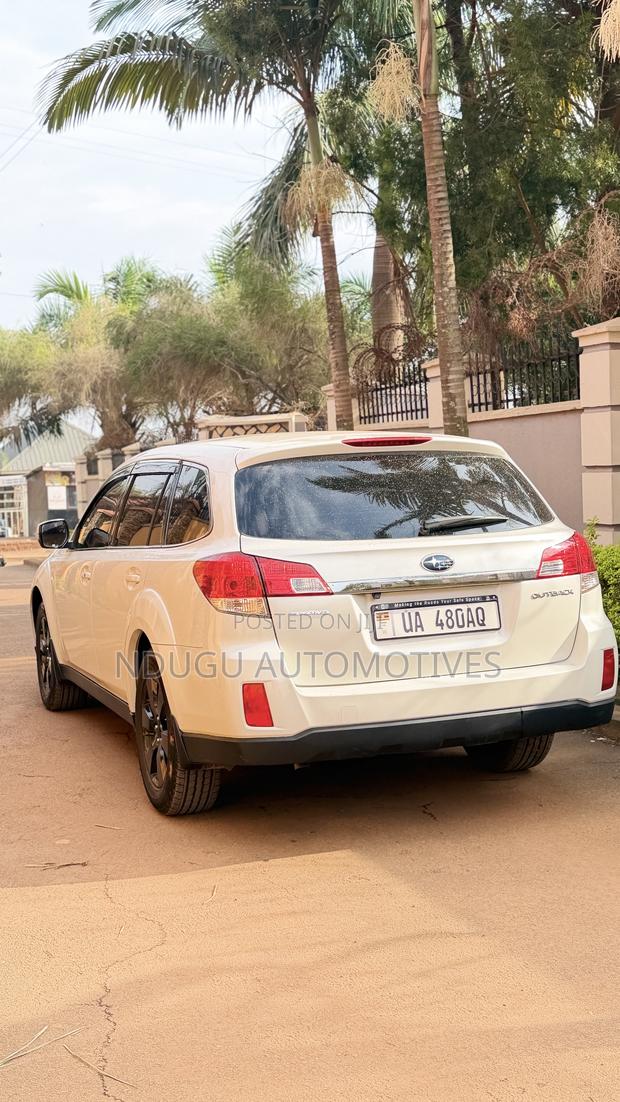Subaru Outback 2.5i 2012 White