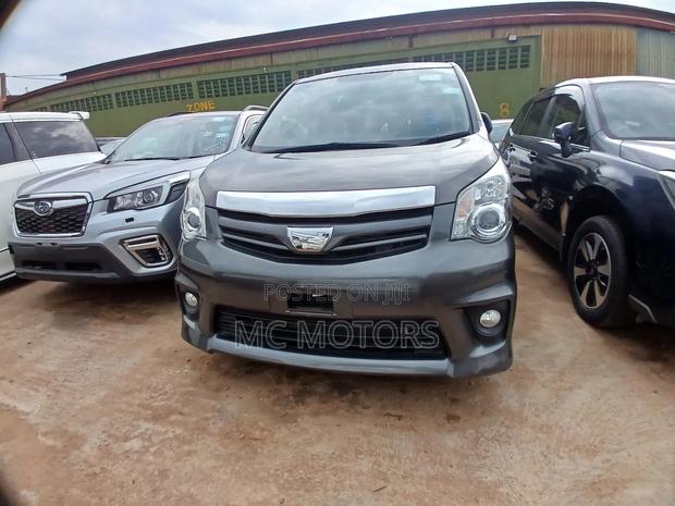 Toyota Noah 2013 Gray