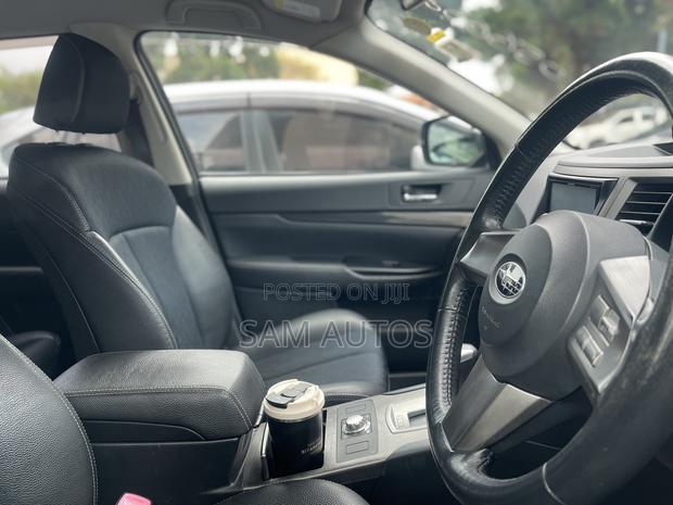 Subaru Outback 2011 Silver