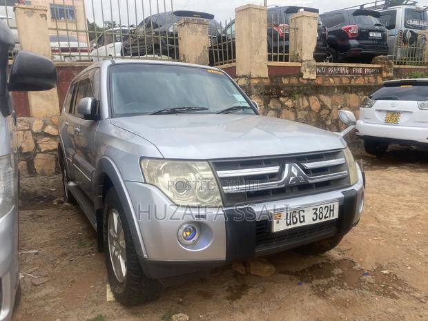 Mitsubishi Pajero 2010 White