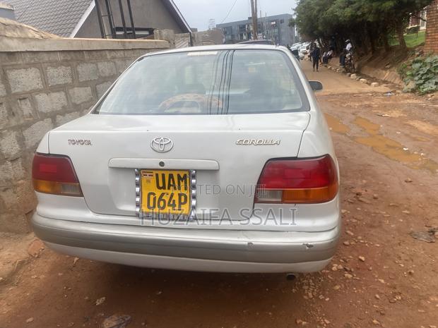 Toyota Caldina 2000 Silver