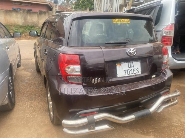 Toyota IST 2012 Maroon