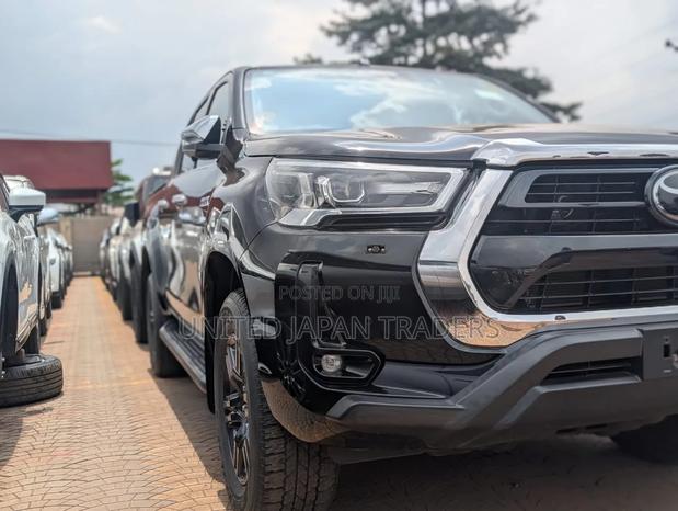Toyota Hilux 2021 Black