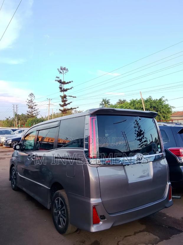 Toyota Noah 2.0 AWD (7 Seater) 2018 Silver