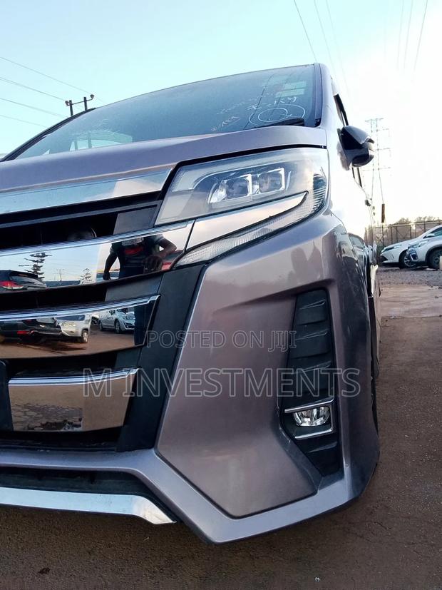 Toyota Noah 2.0 AWD (7 Seater) 2018 Silver