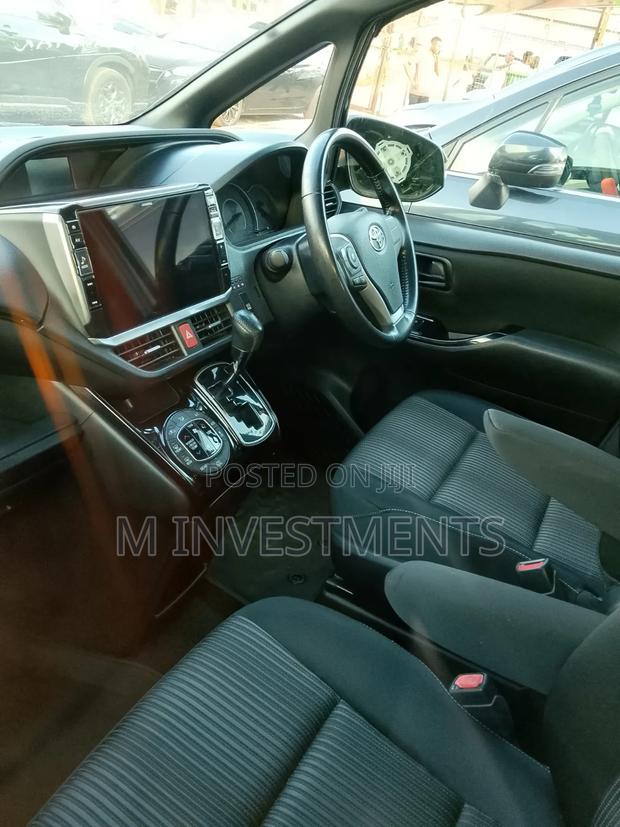 Toyota Noah 2.0 AWD (7 Seater) 2018 Silver