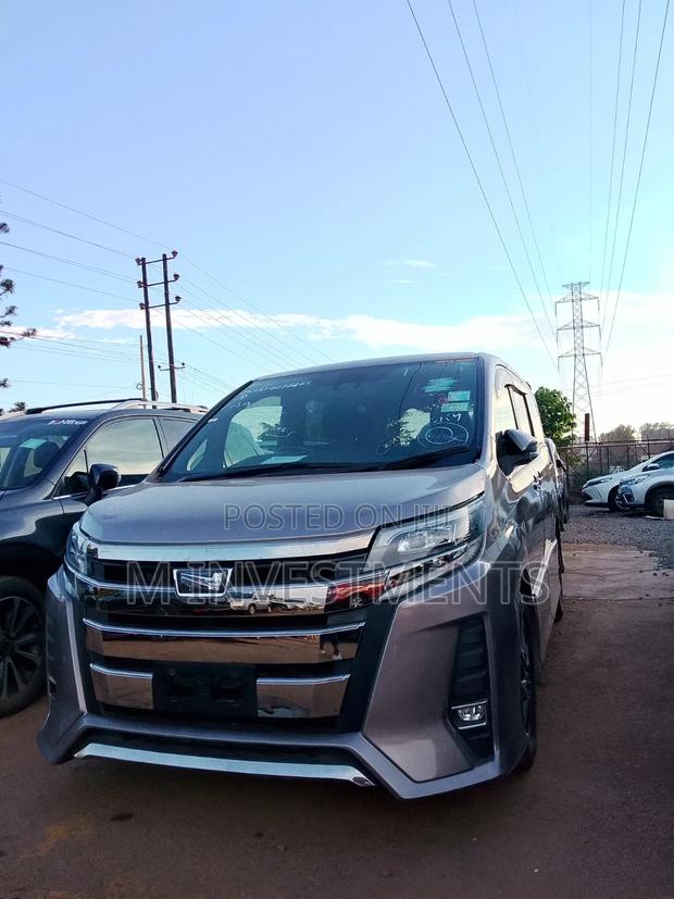 Toyota Noah 2.0 AWD (7 Seater) 2018 Silver