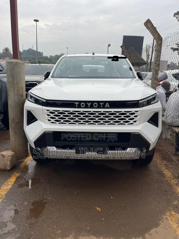 New Toyota Hilux 2026 White