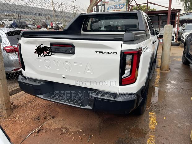 New Toyota Hilux 2026 White