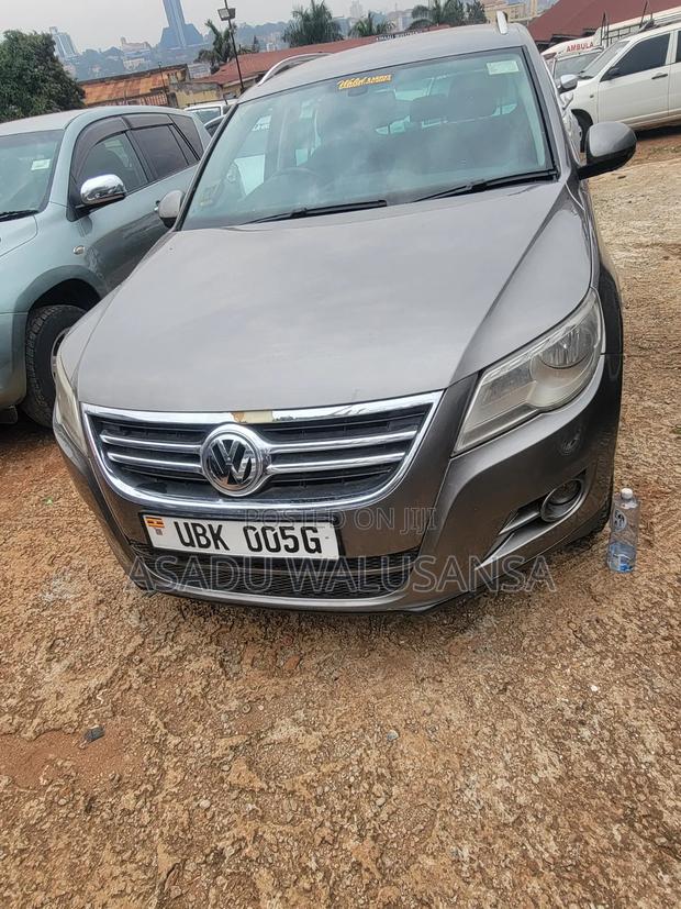 Volkswagen Tiguan 2011 Gray