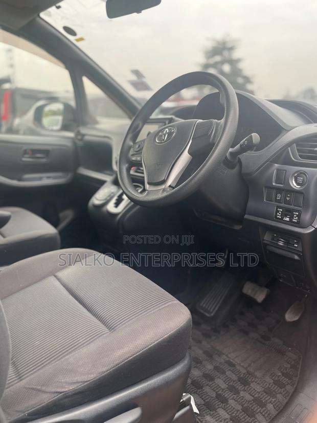 Toyota Noah 2.0 158hp FWD (8 Seater) 2013 Black