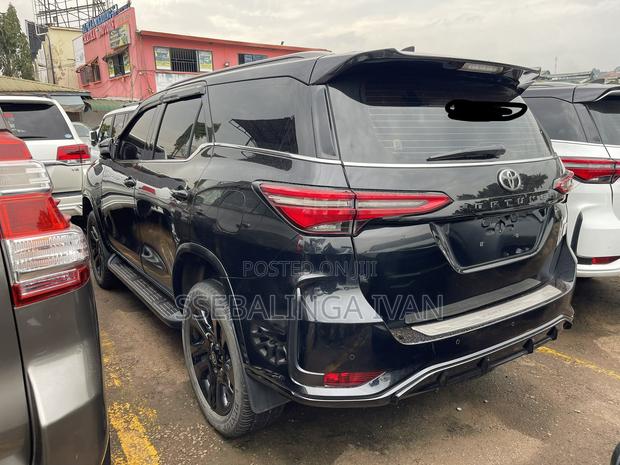 Toyota Fortuner 2021 Black