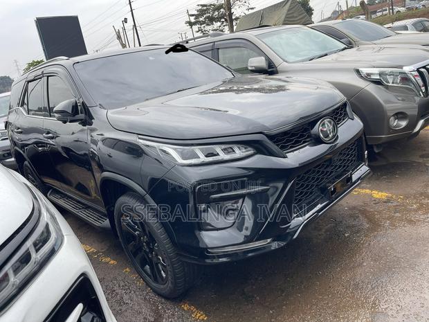 Toyota Fortuner 2021 Black