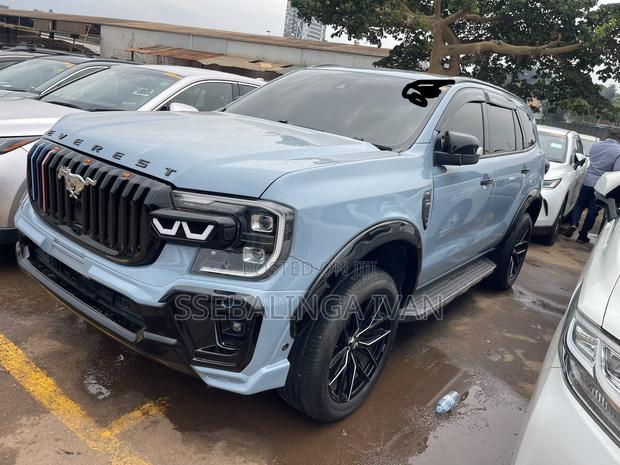 Ford Everest 2017 Blue