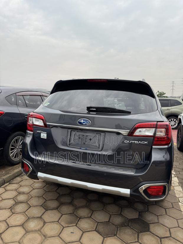 Subaru Outback Premium AWD 2020 Gray