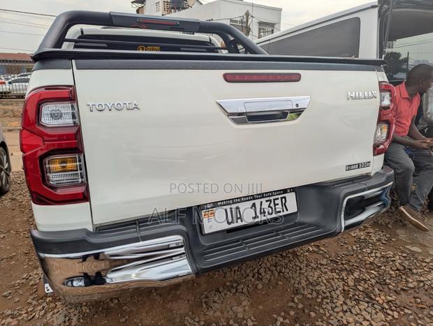 Toyota Hilux 2016 White
